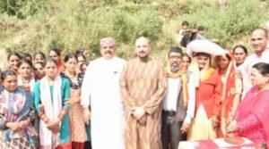 मंत्री सतपाल महाराज ने बांटी राहत सामग्री