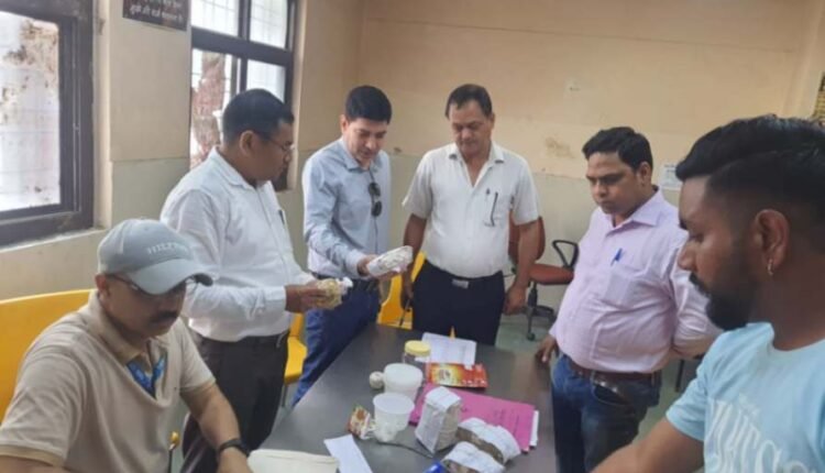 दून मेडिकल कॉलेज की कैंटीन.