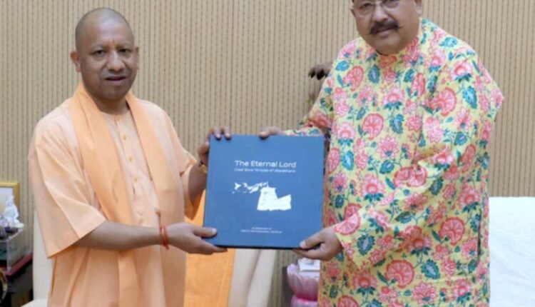 CM Yogi Adityanath and Cabinet Minister Satpal Maharaj