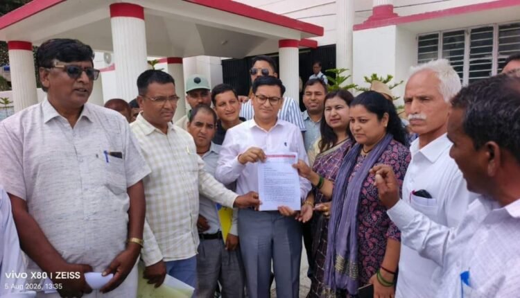 Villagers deprived of roads even eight decades after independence; threaten to boycott elections.